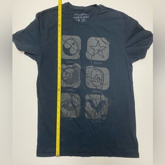 Black Mirror Men’s Black Lootcrate Exclusive Icons Graphic Shirt Sz M - Picture 3 of 8